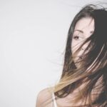 Cheveux : 5 astuces beauté pour un été sans frisottis